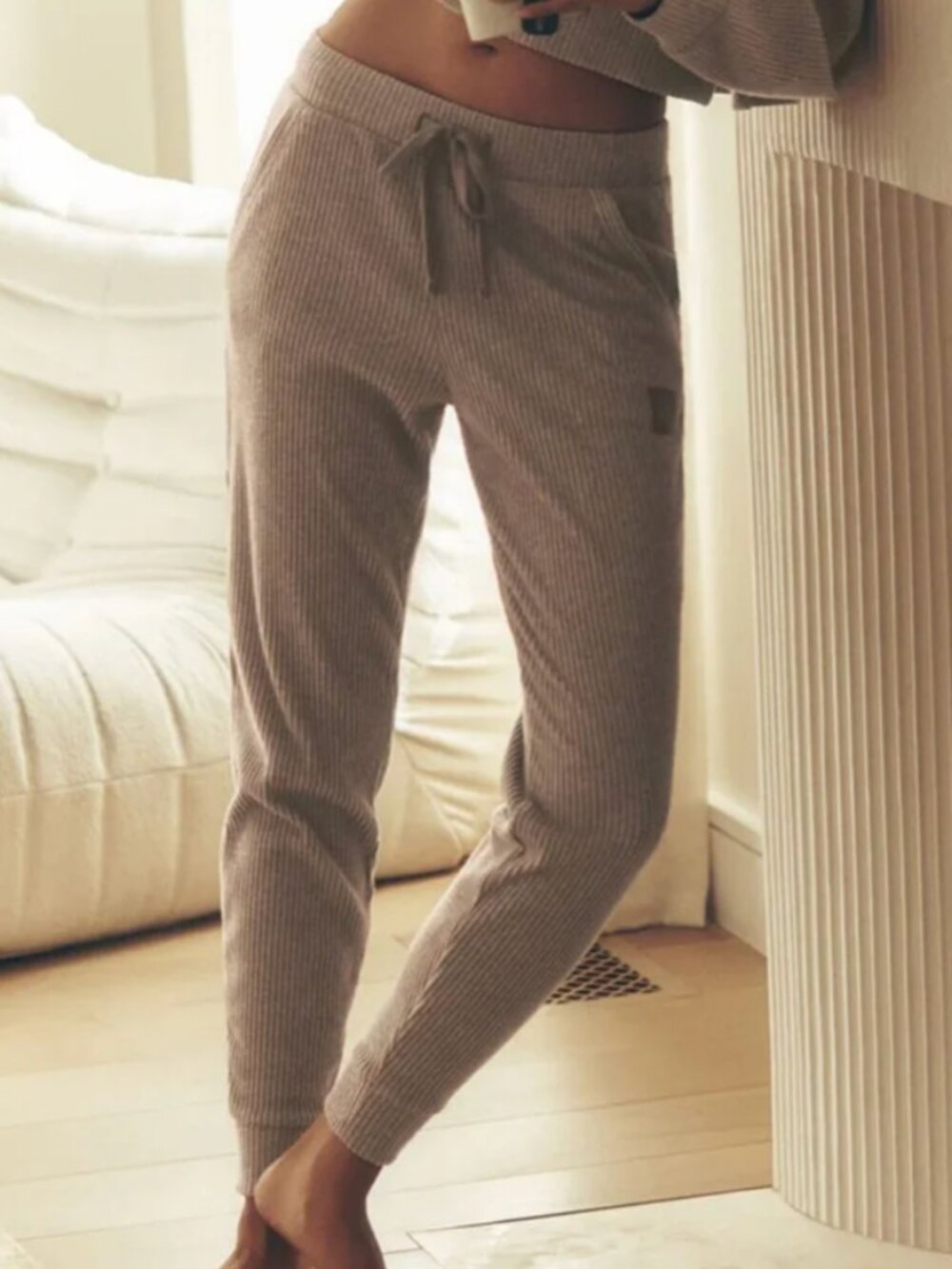 Alo Yoga Muse Sweatpant Joggers in Gravel Tan XS $118 - Picture 3 of 7